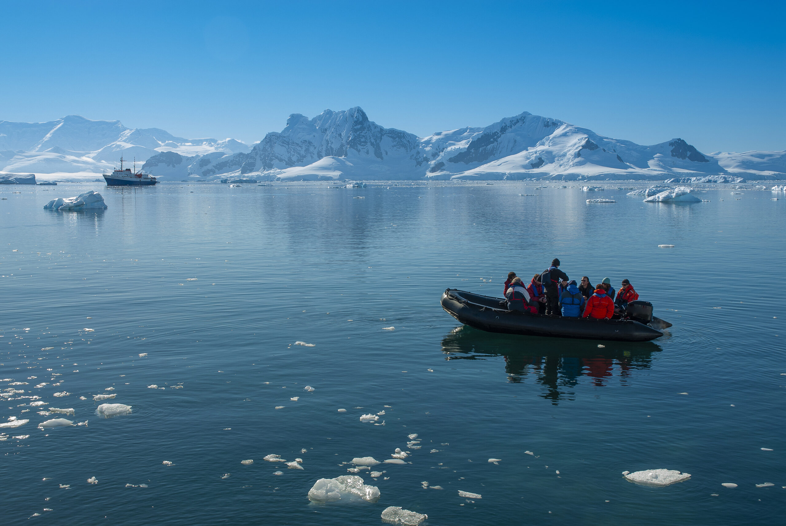 Tourists observing a glacier on the Antarctica, Paradise bay, An