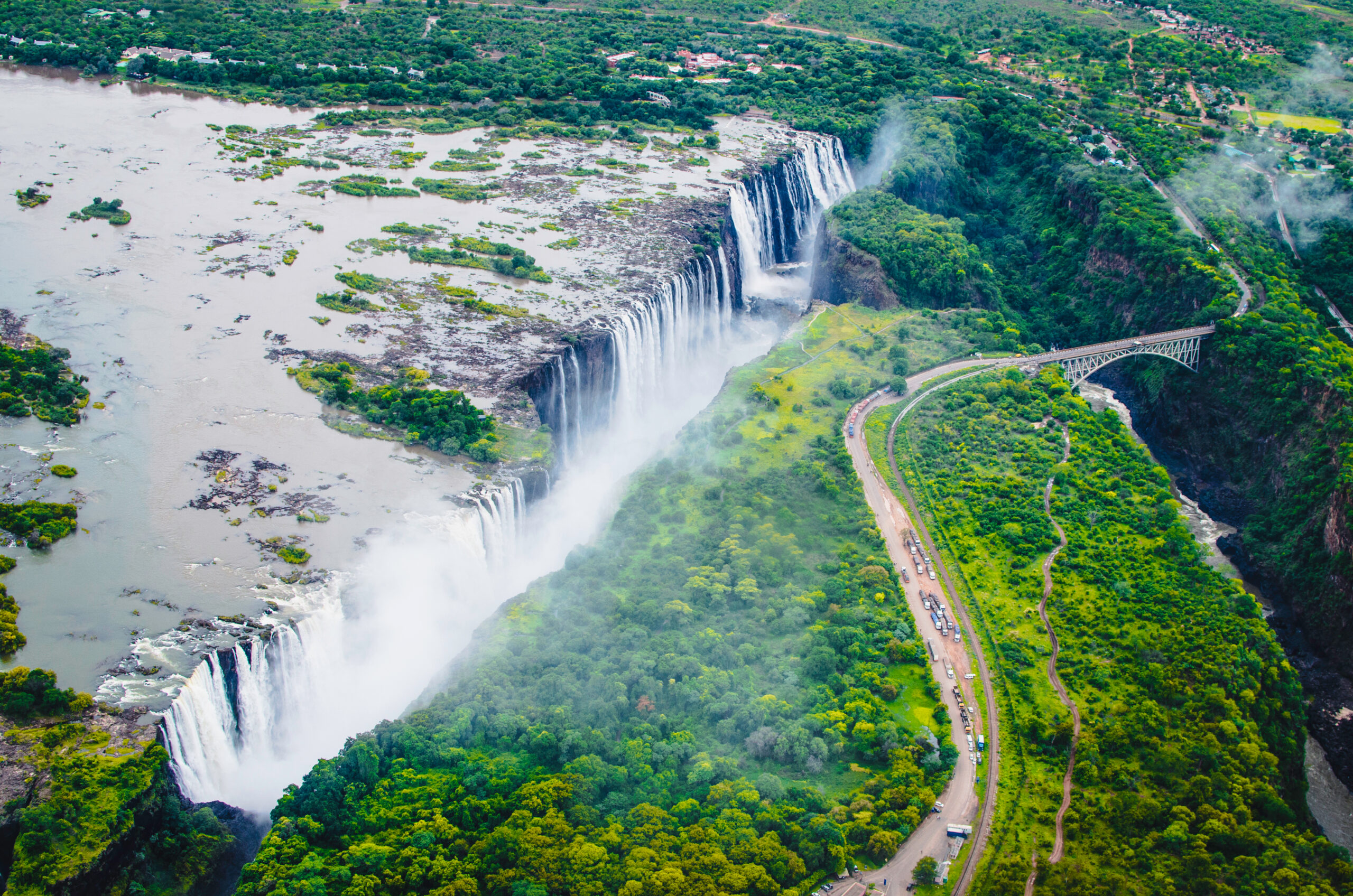 Victoria,Falls,(tokaleya,Tonga:,Mosi-oa-tunya,,”the,Smoke,That,Thunders”),Is