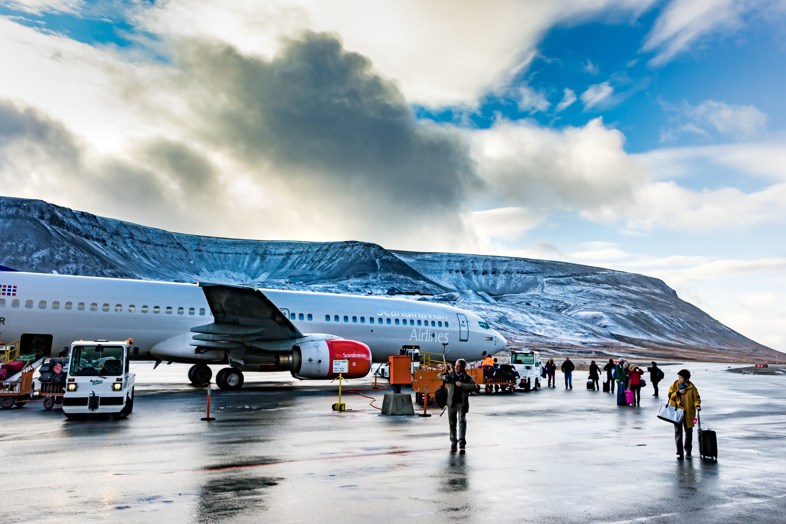 Longyearbyen,,Spitsbergen,,Norway,-,September,17,,2014,,Arctic,Airport,,Airplane