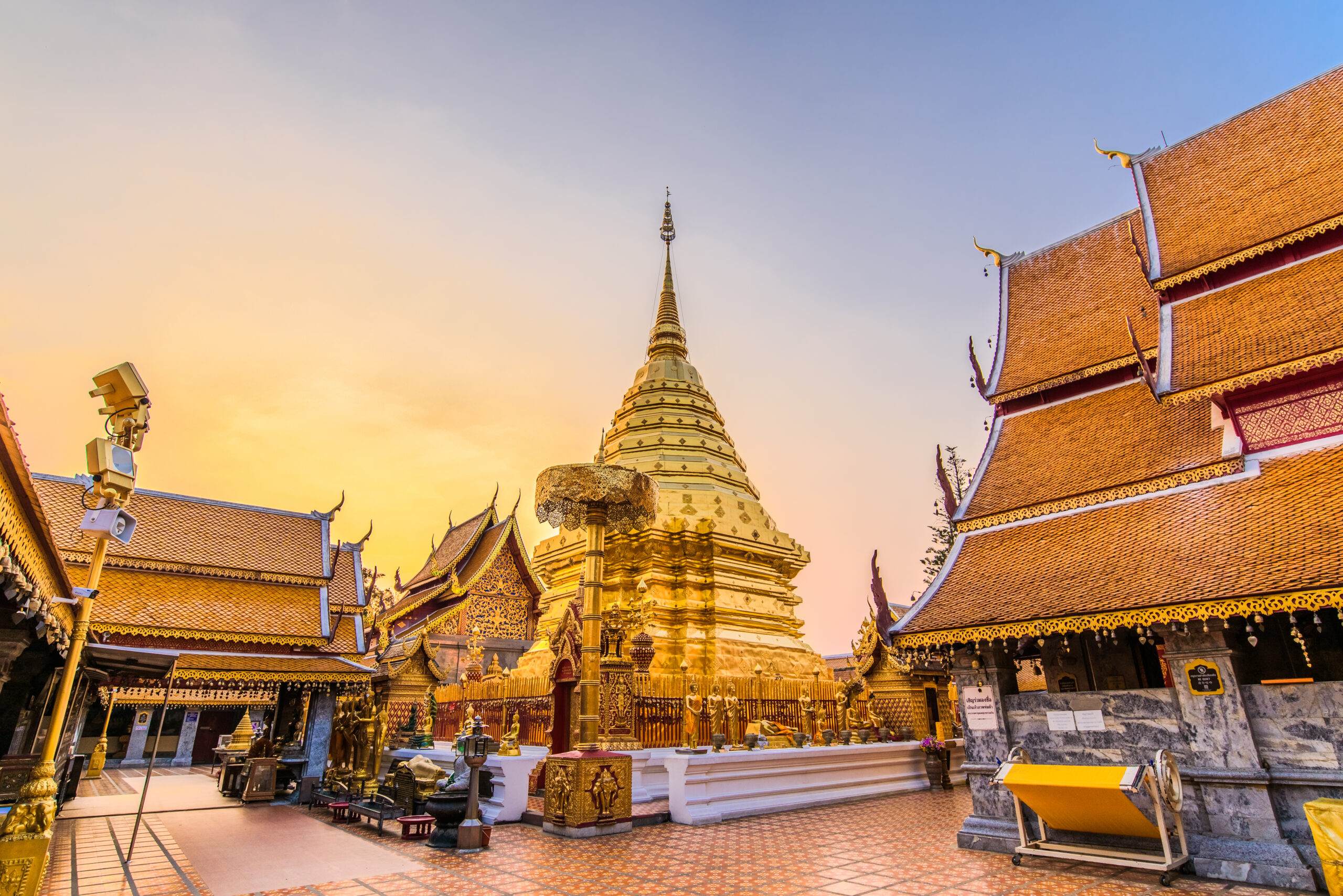 Wat,Phra,That,Doi,Suthep,With,Golden,Morning,Sky,,The