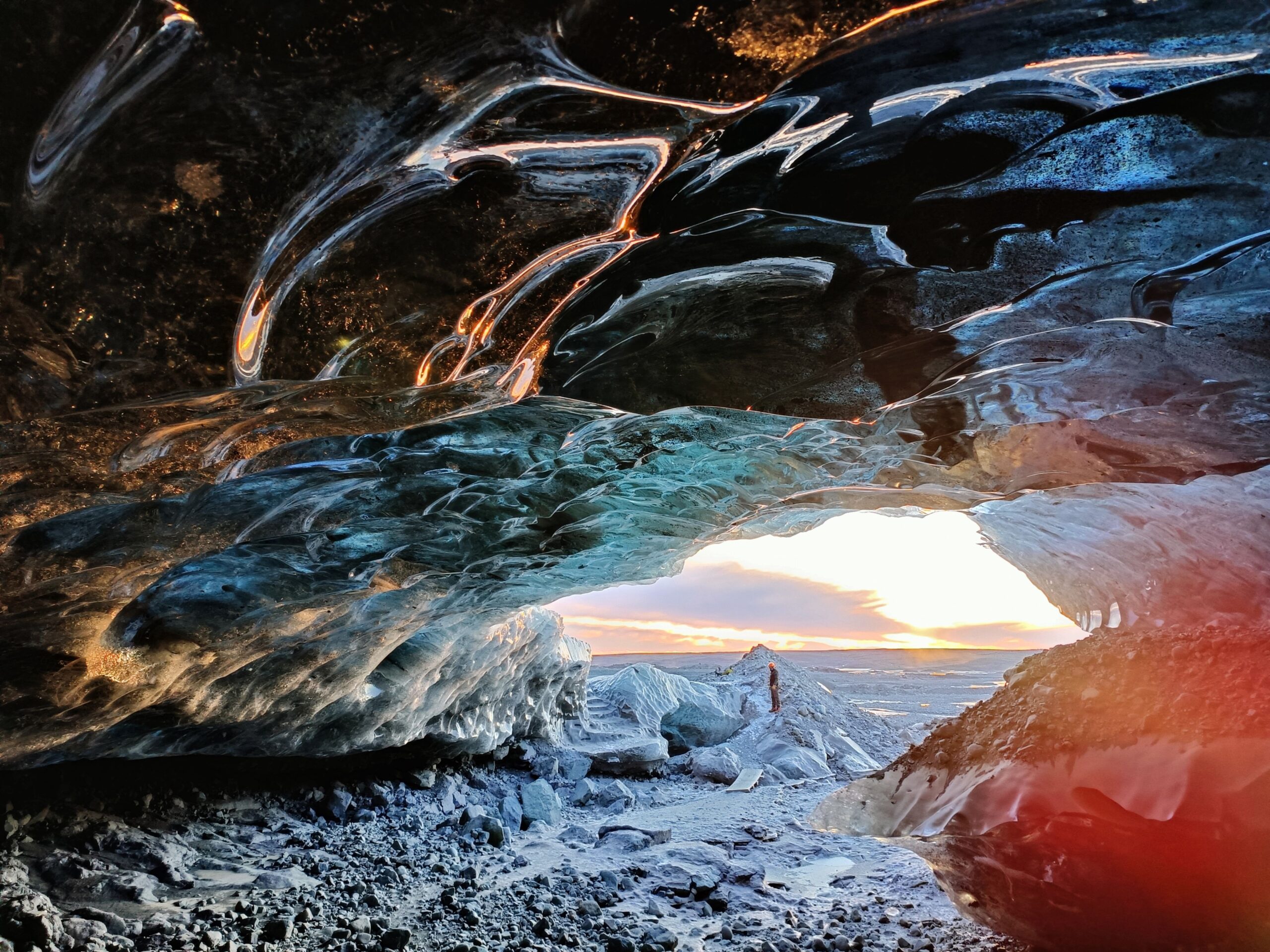 The,Ice,Cave,Of,The,Katla,Volcano,With,The,Sunset