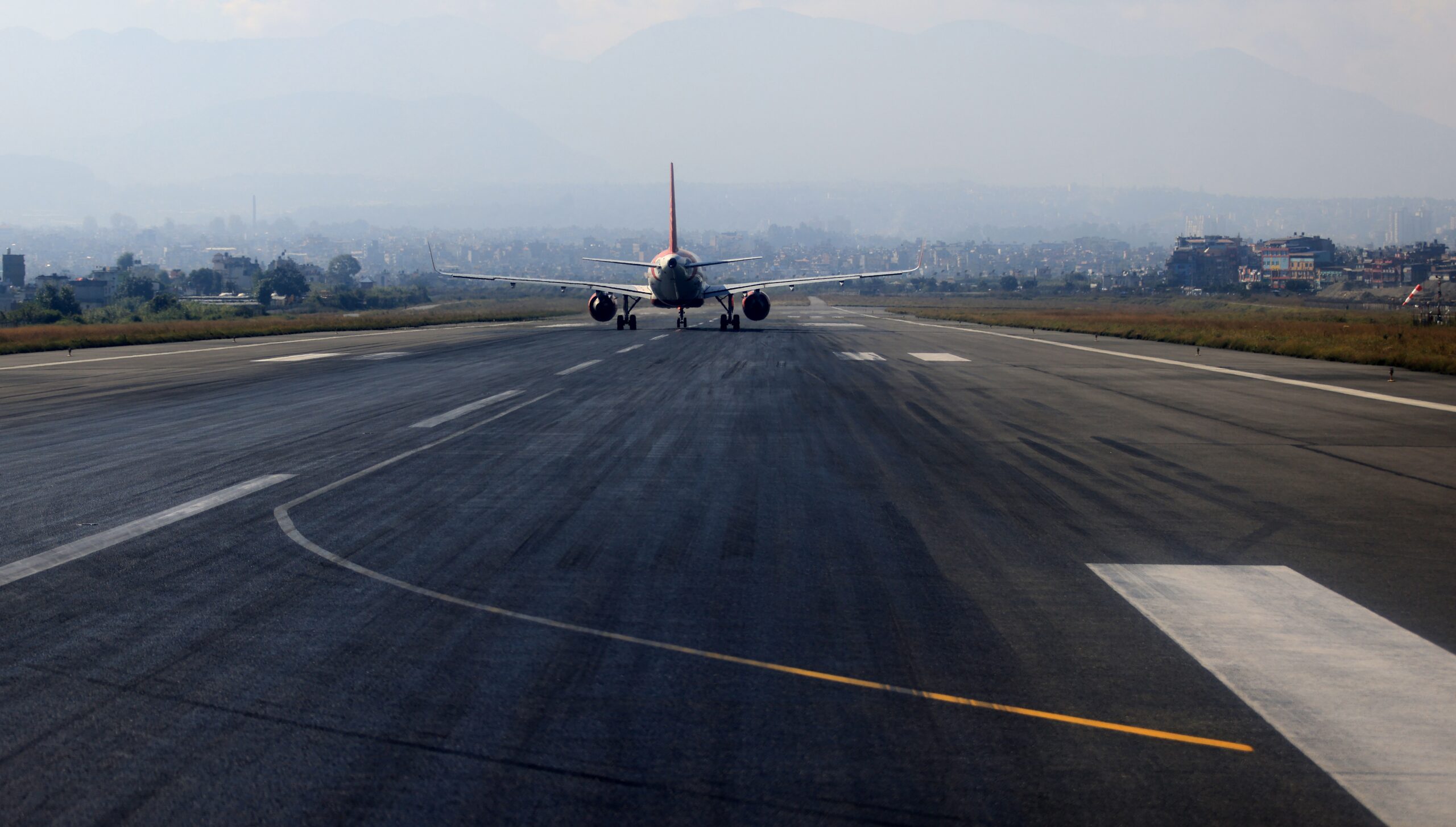 Airline,Is,Ready,To,Fly,On,The,Runway,With,Cityscape