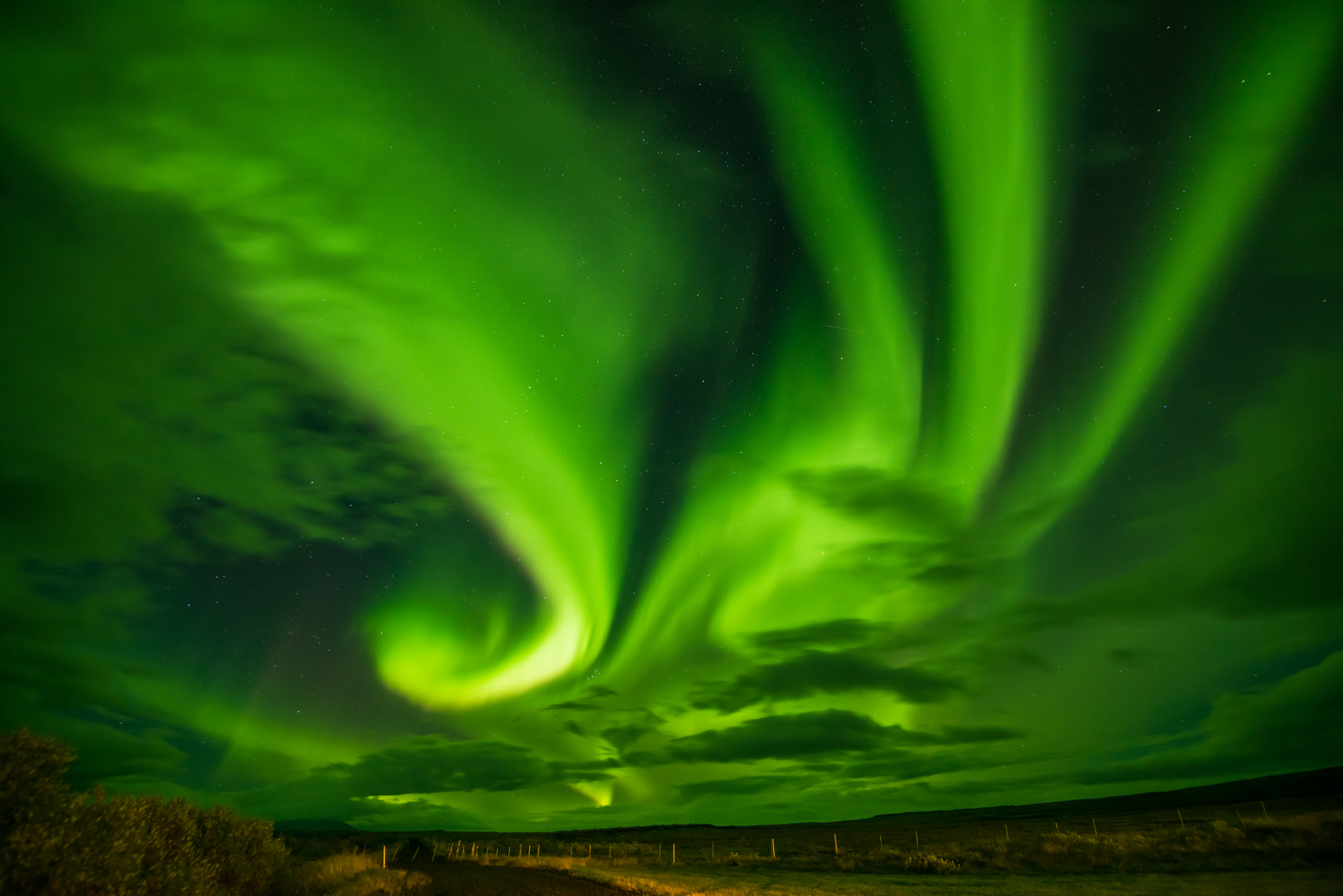 Aurora,Borealis,,Northern,Lights,In,Iceland,With,Kp8